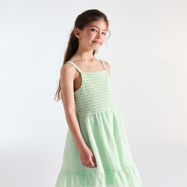 فستان بأشرطة كتف وتفاصيل كروشيه باللون الأخضر للفتيات